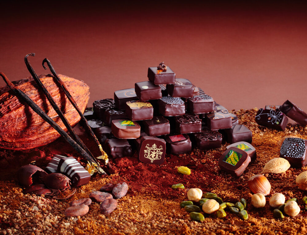 шоколад и шоколадные изделия. Confectionery products. шоколадные изделия ручной работы. сладкий и шоколад продают. конфеты из темного шоколада.